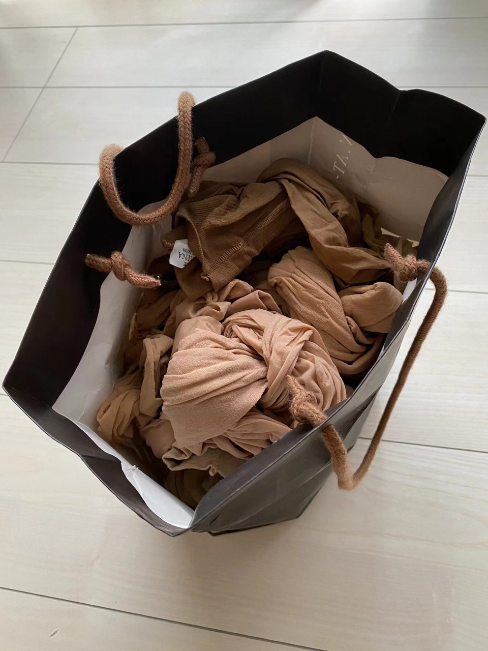 闲置也是闲置,要不这一提给粉丝?[笑哭]#丝袜# #闲置