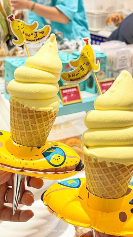 大连奶fufu的香蕉冰淇淋,自带游泳圈,巨巨巨可爱