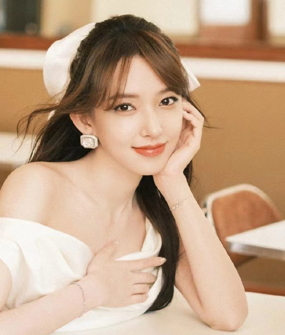 程潇穿白色长裙好美好温柔啊!