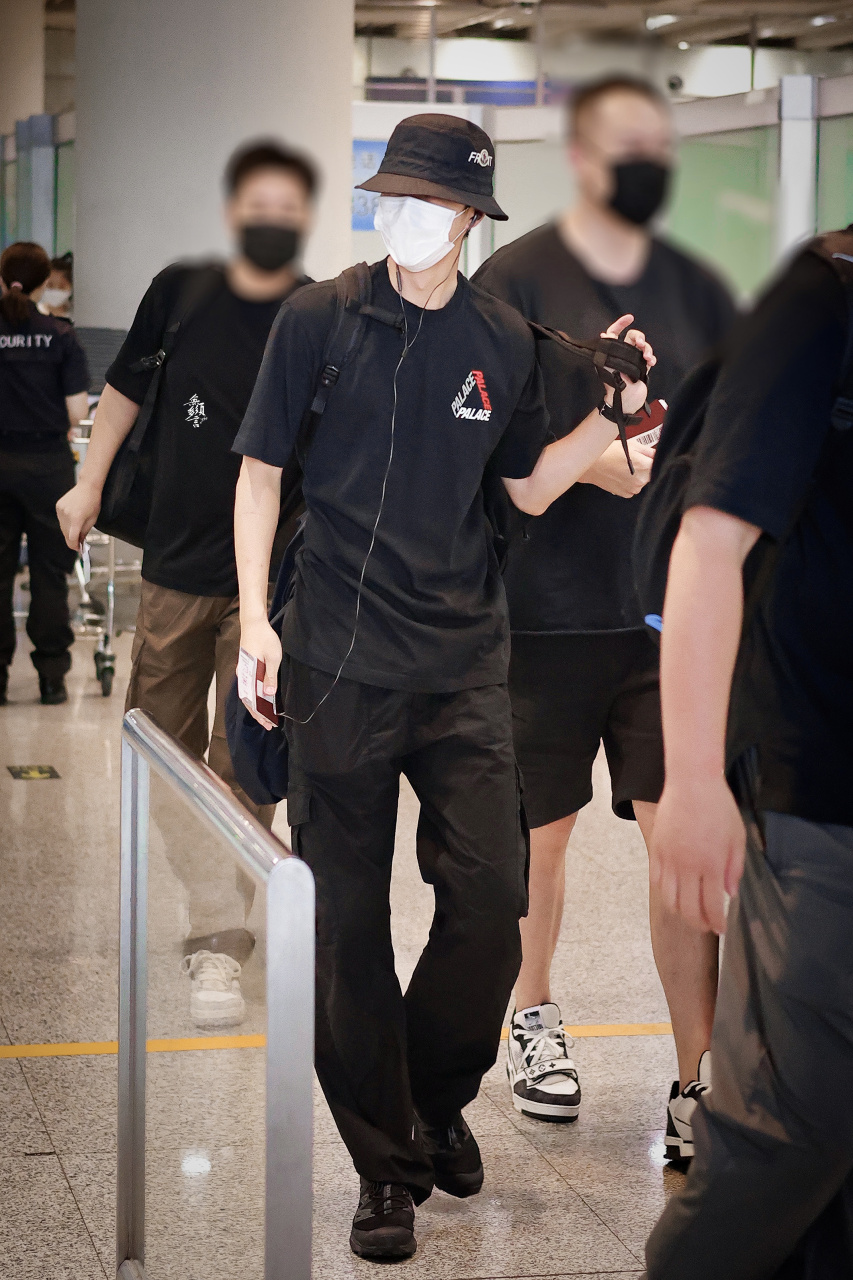 王一博这大长腿,潮男就是你 #时尚