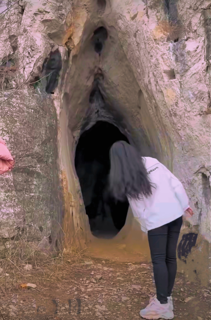 美女,让一下,挡到我了,让我来…… 这个仙女洞,你进过吗?