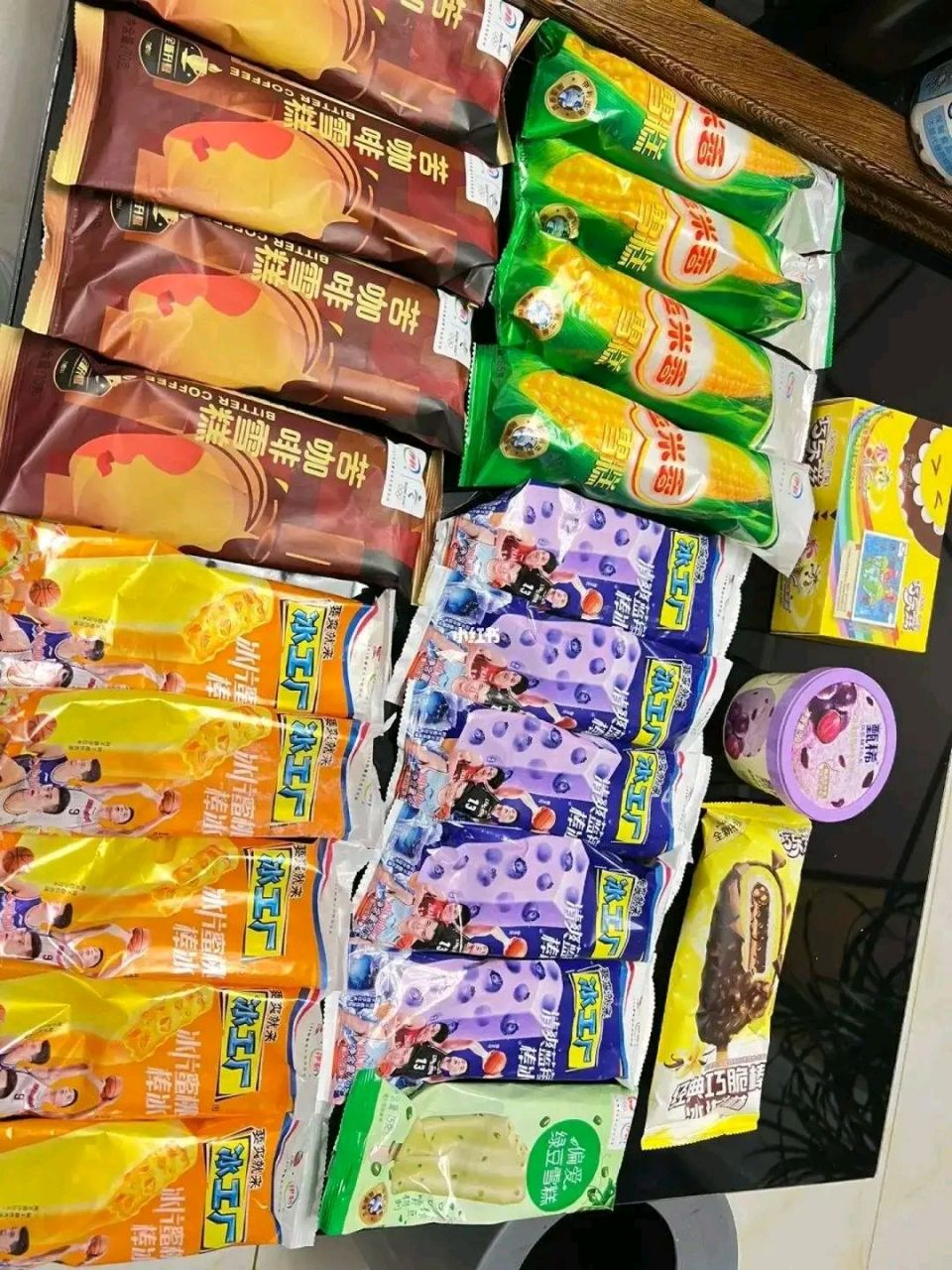 朋友是伊利icon的销售员,她说今年特别不好干,雪糕今年一点也不好卖