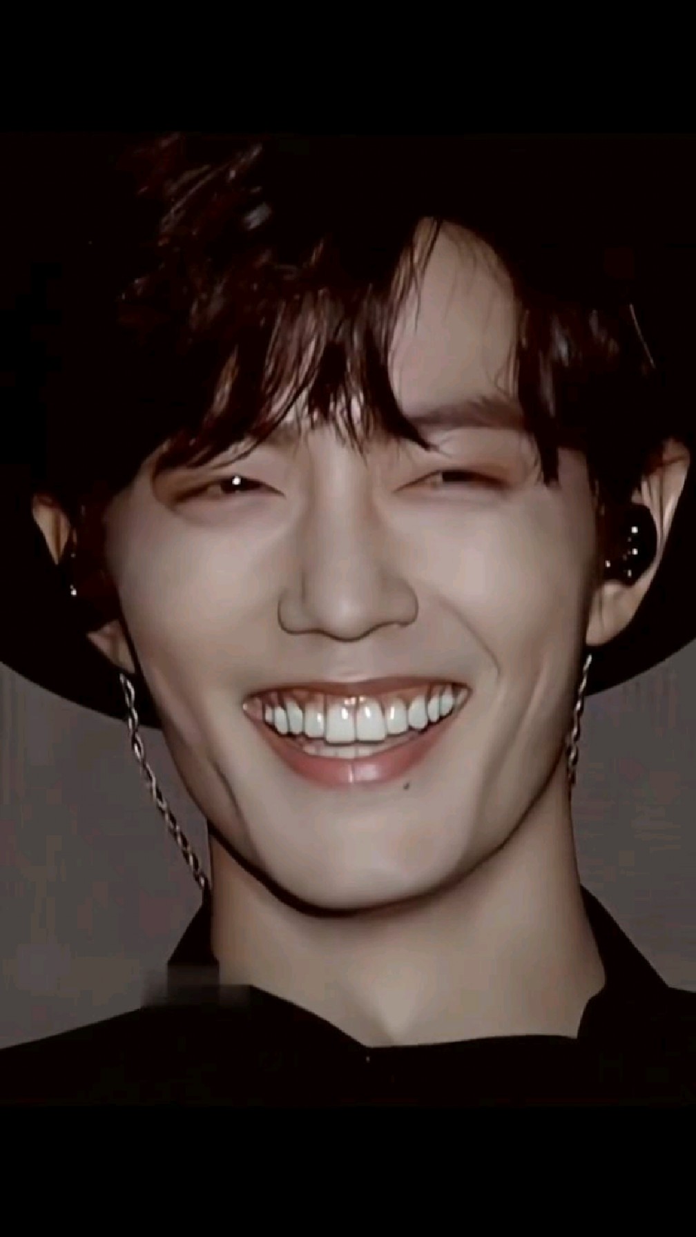 就是因为肖战这个笑容,彻底沦陷了