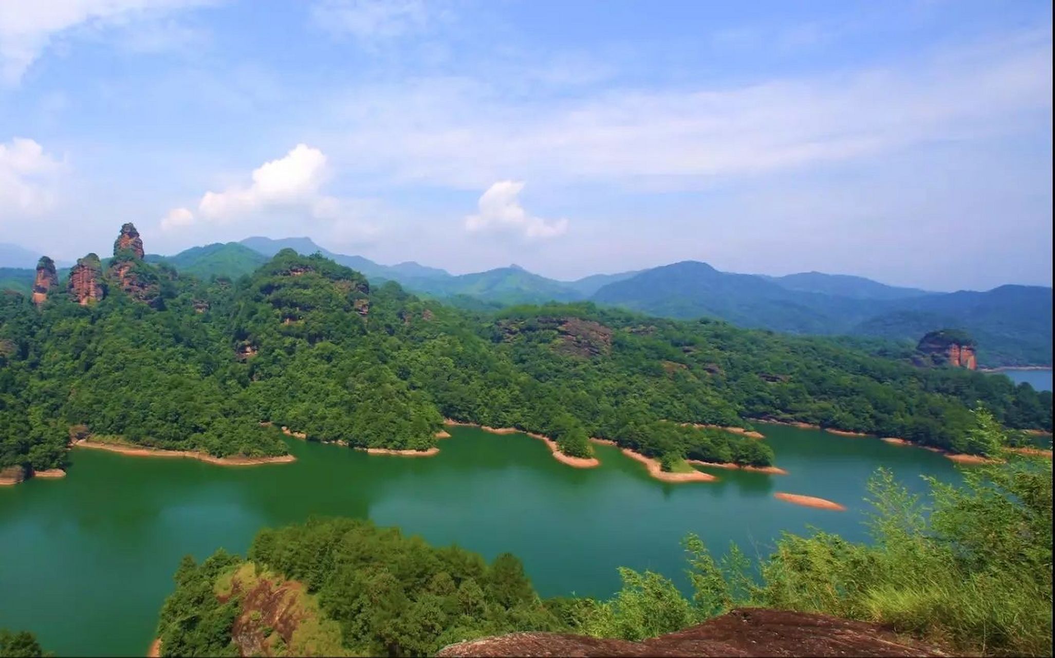 大金湖國家地質公園位於福建省三明市泰寧縣,因景區所在地盛產黃金而