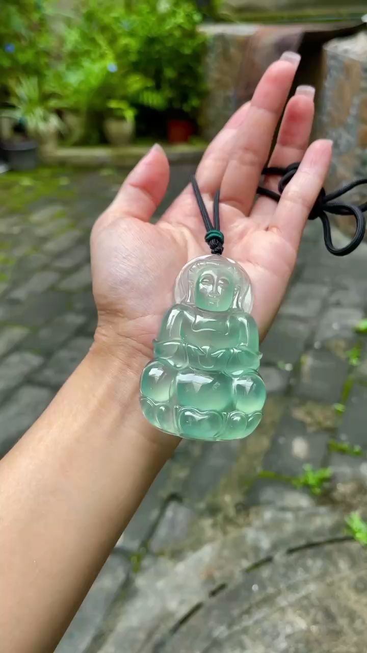 翡翠观音天空蓝