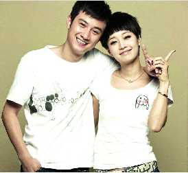 离婚后文章一脸憔悴显疲惫,与马伊琍罕见合体庆祝大女儿毕业