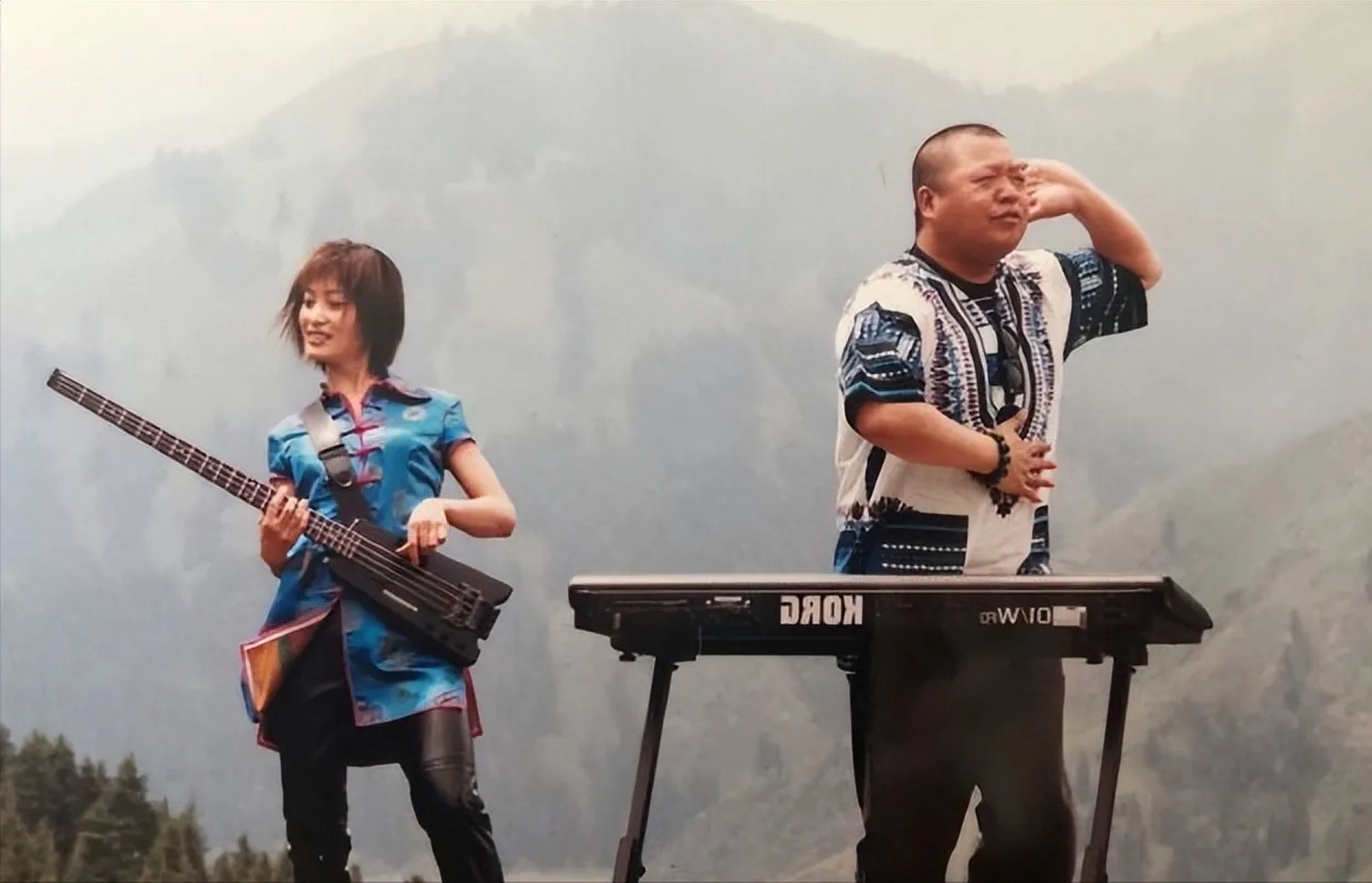 2018年,臧天朔弥留之际,让妻子李梅出门等候,随后拉着斯琴格日乐的手