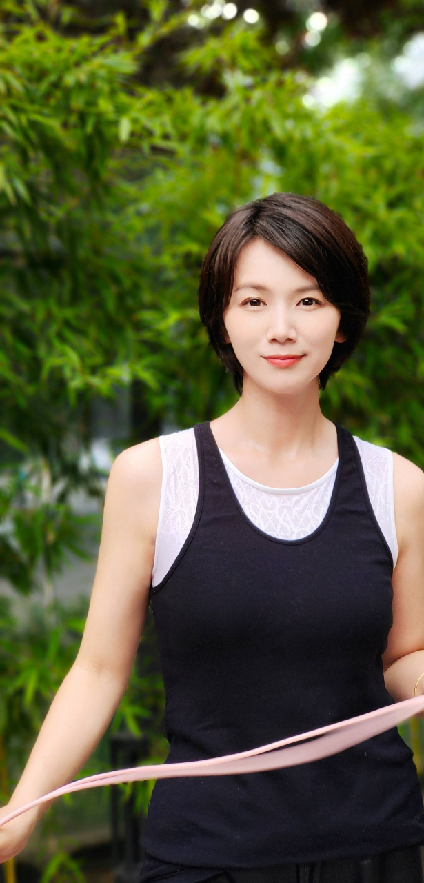 短发的曹曦文真是既干练又漂亮,既有魅力又有气质!