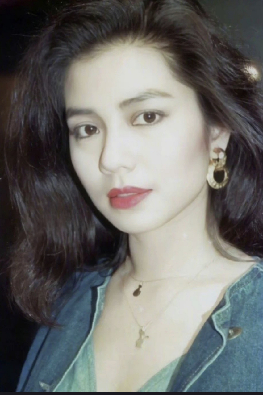 钟楚红90年代的穿搭,放在现在也是非常时髦的!