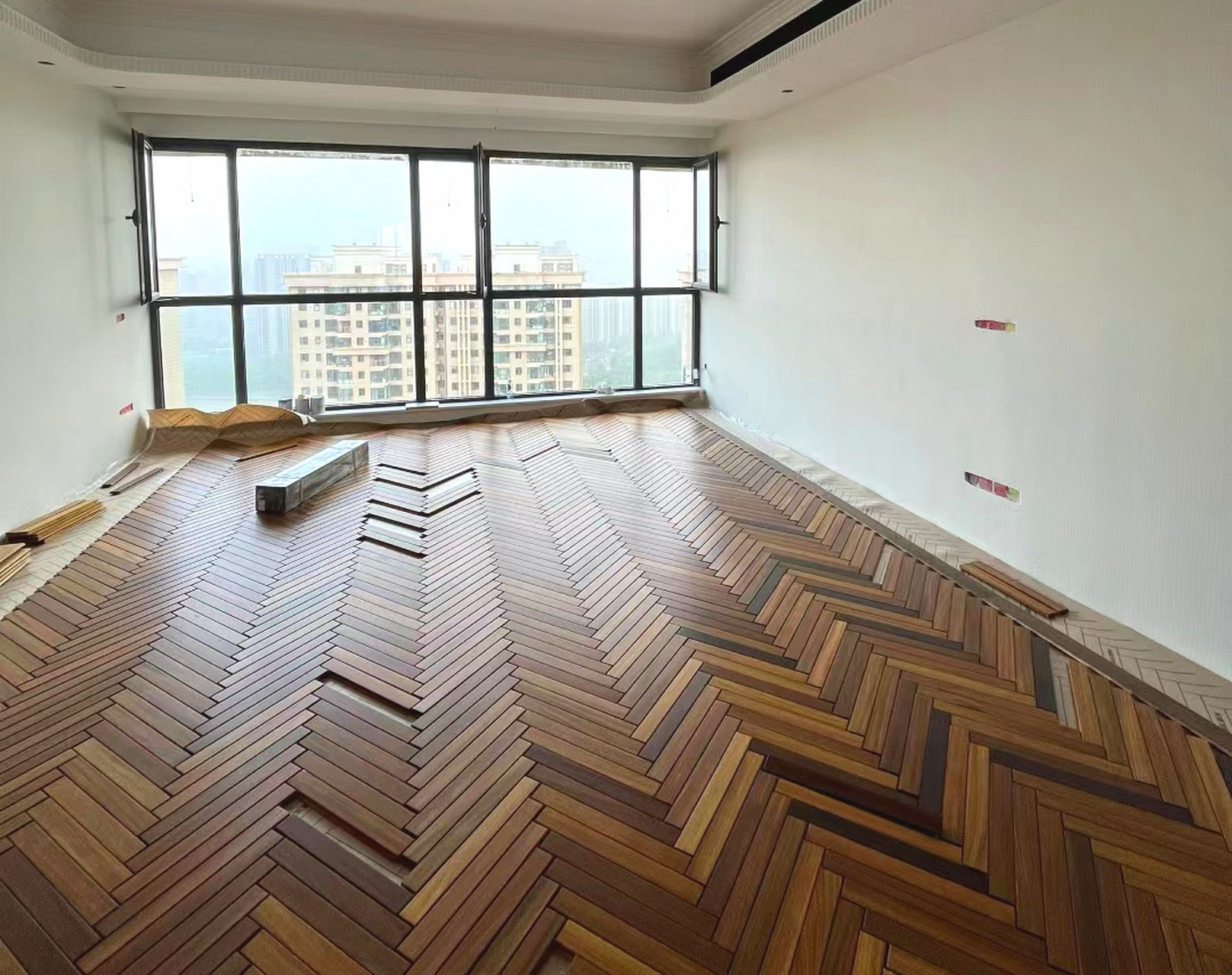 当实木地板遇上人字拼铺贴,把高级感拉满!这也太好看了吧!