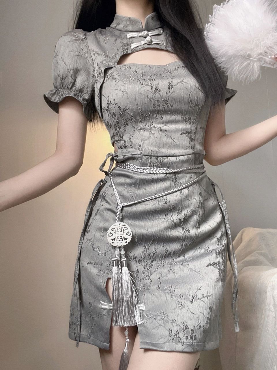 这件银灰色新中式改良旗袍也太特别了!