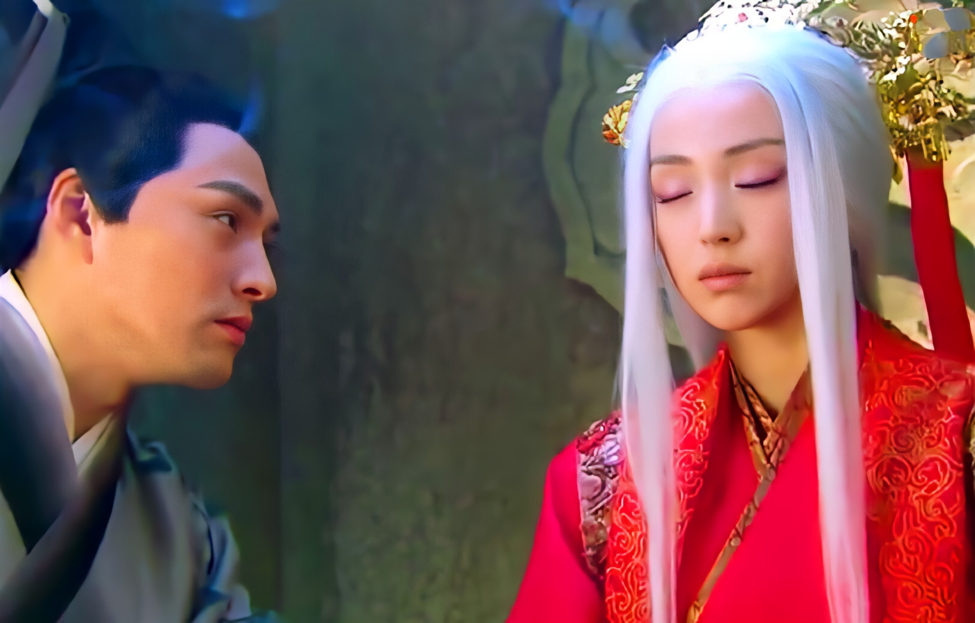 王重阳和林朝英二人争强好胜斗了一辈子,林朝英死后,王重阳潜入构墓