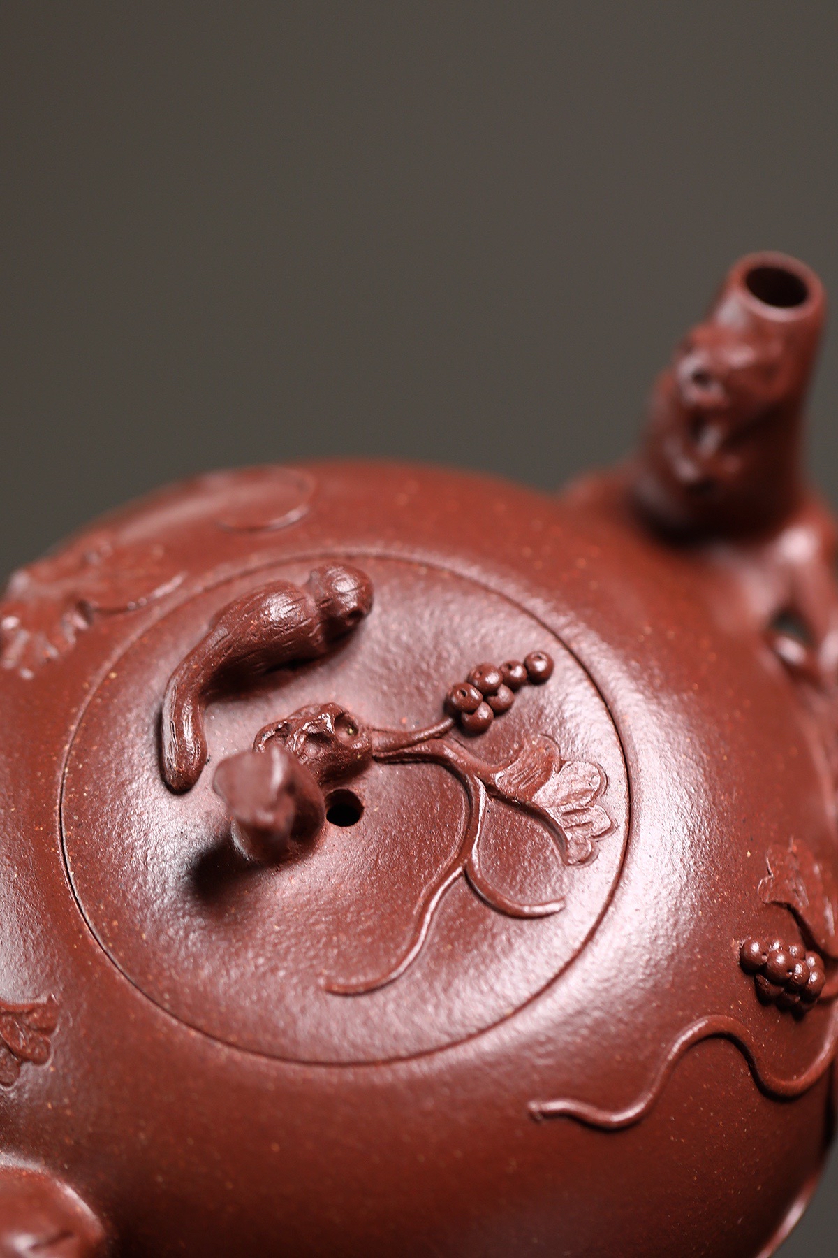 宜兴紫砂壶盛中杰全手工松鼠葡萄原矿底槽清300cc