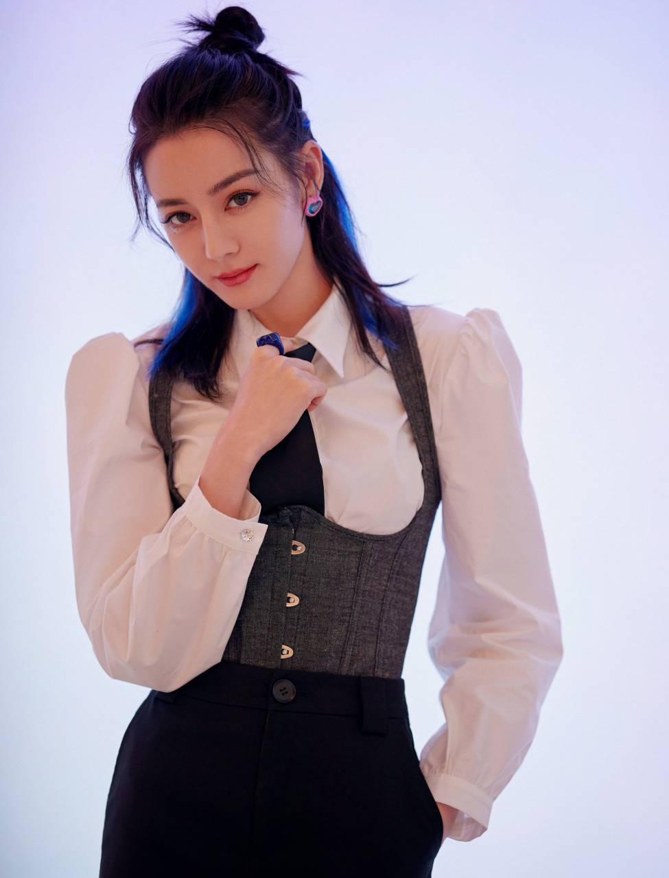 1992年6月3日出生于新疆乌鲁木齐市,中国内地影视女演员.