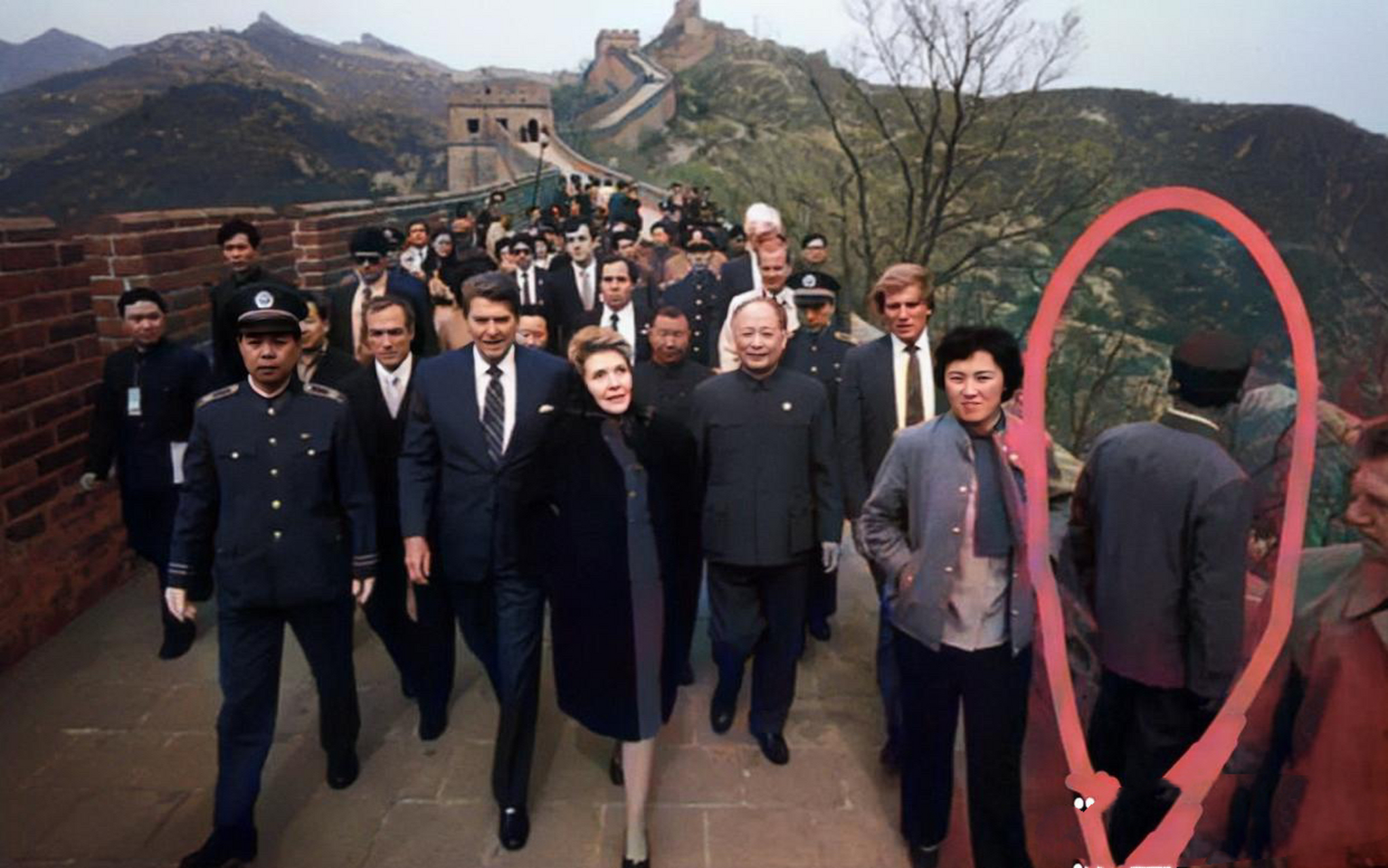 1980年,中美正式建交后不久,美国总统里根和夫人来到中国参观八达岭