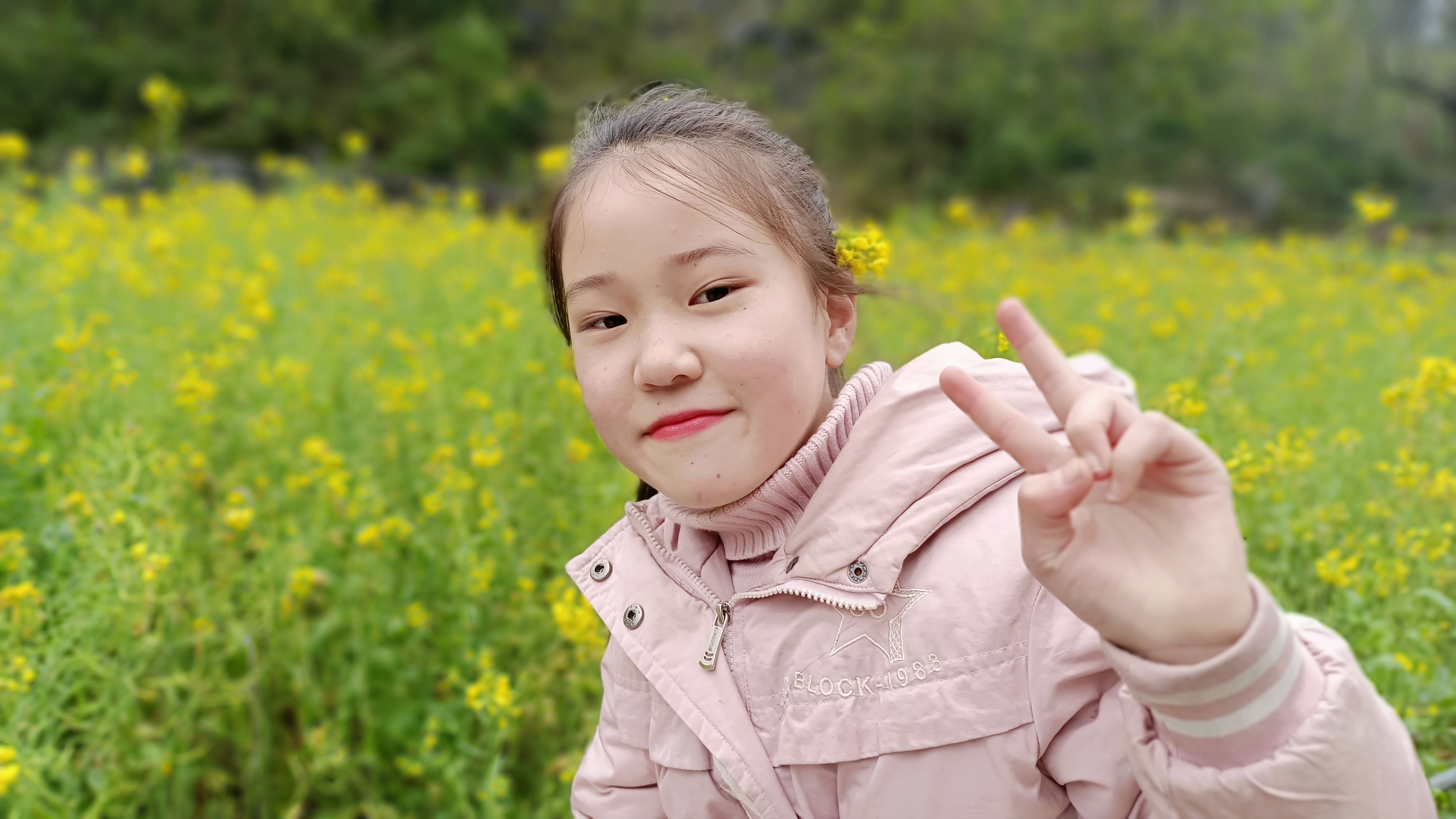 爱笑的女孩运气不会差,给你们介绍一下这是我妹妹,名字叫做丹丹