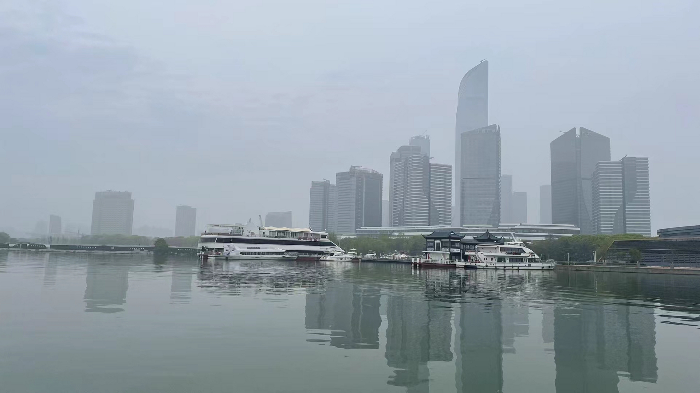 苏州园区,金鸡湖畔的早晨. 美景入眼帘,我爱苏州!我爱金鸡湖