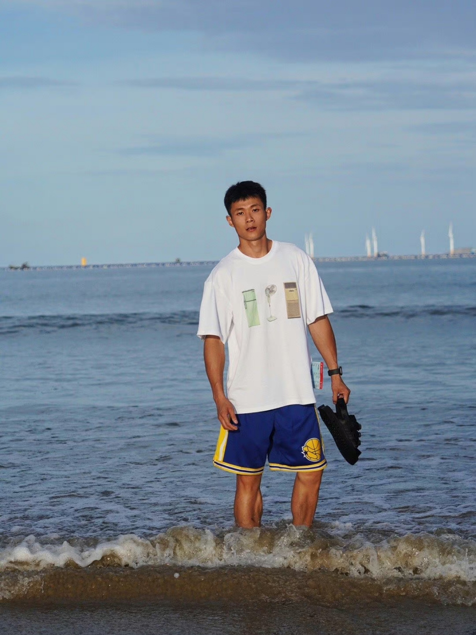 我们一起开开心心的吧#帅哥# #体育生