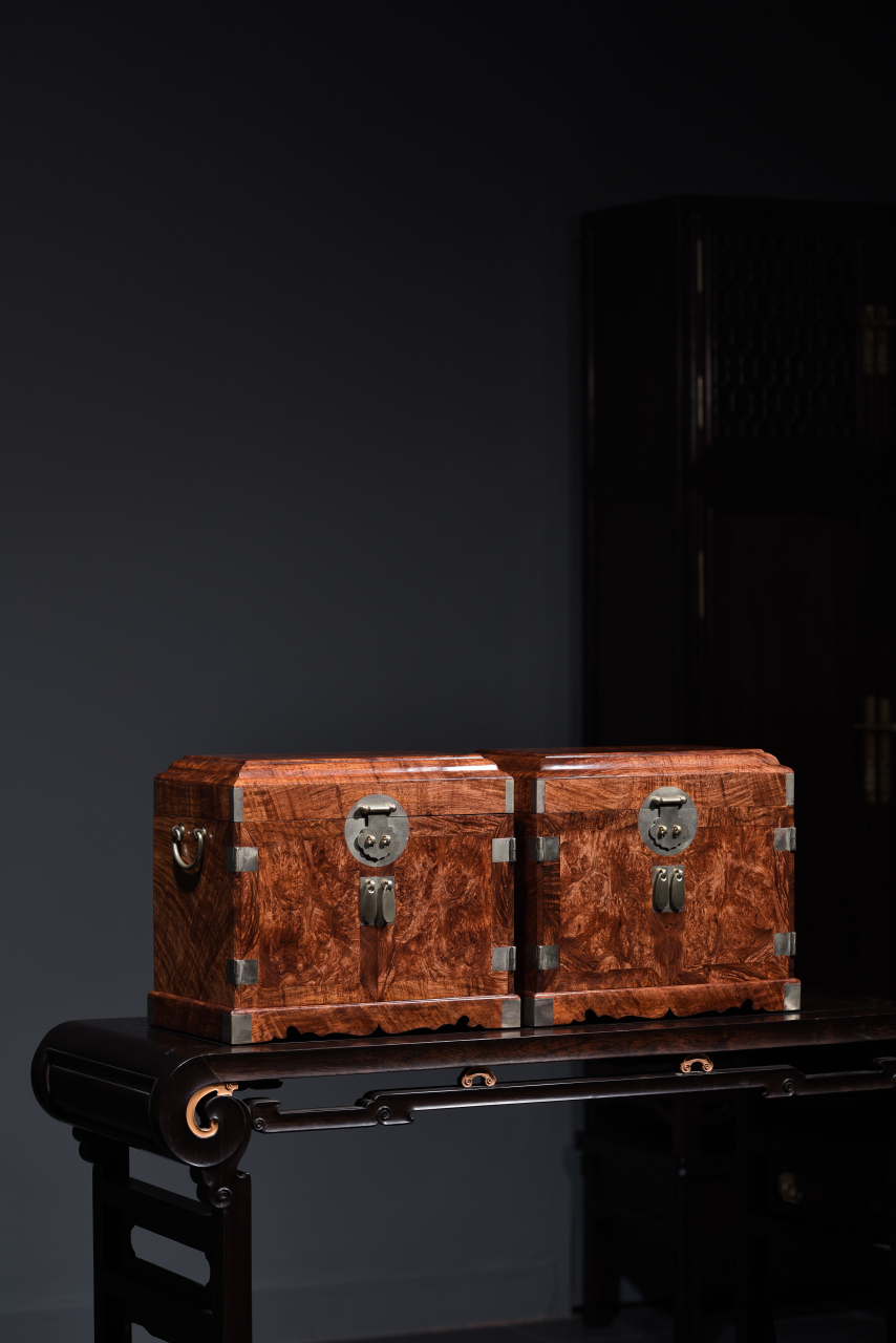 看着都可口得圆滚滚瘤疤 满瘤疤海南黄花梨官皮箱