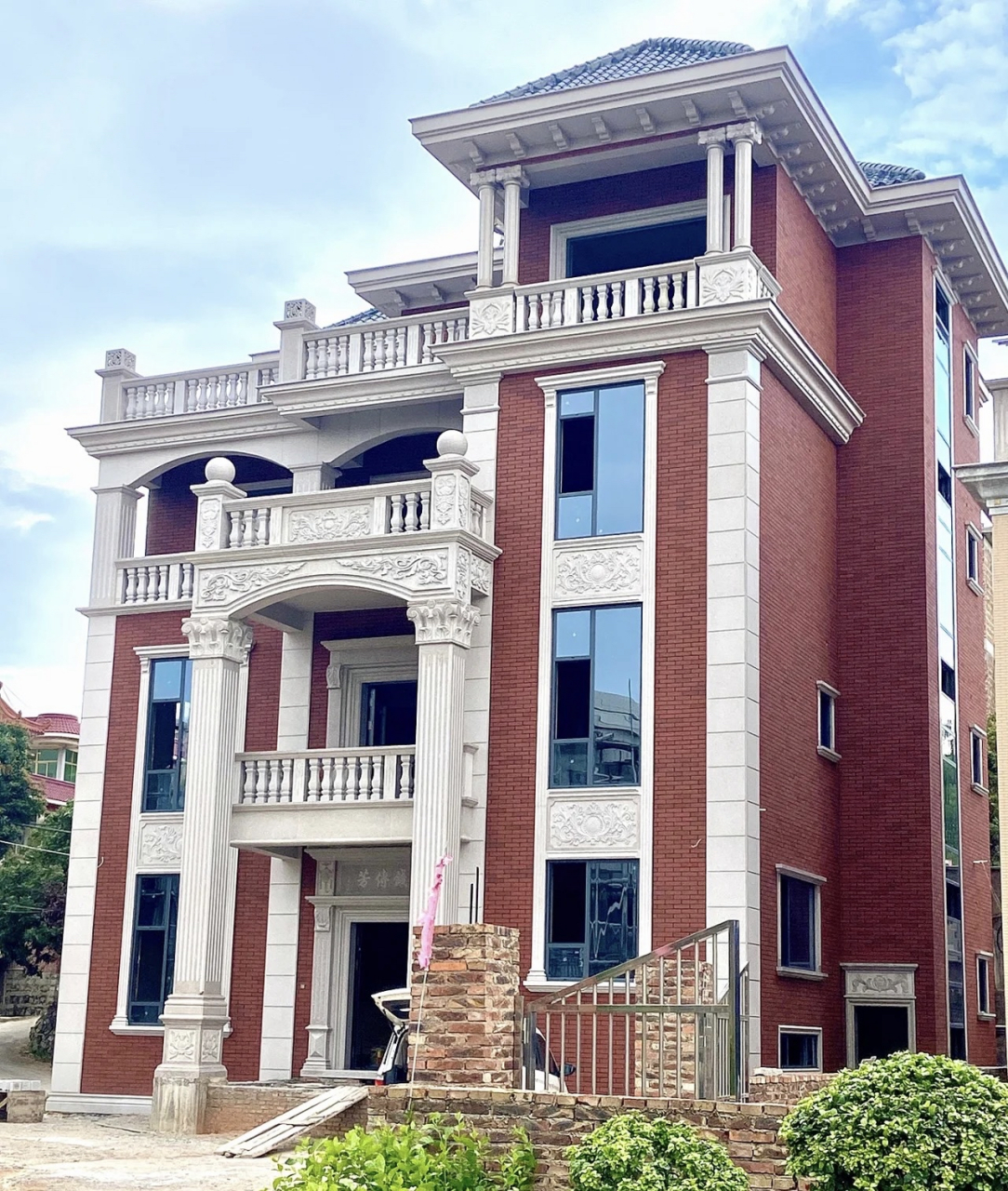 小红砖还可以贴出别墅的感觉来6x24小红砖