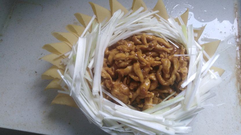 本人制作的京酱鸡丝,刀工和炒甜面酱是关键,大家请观看