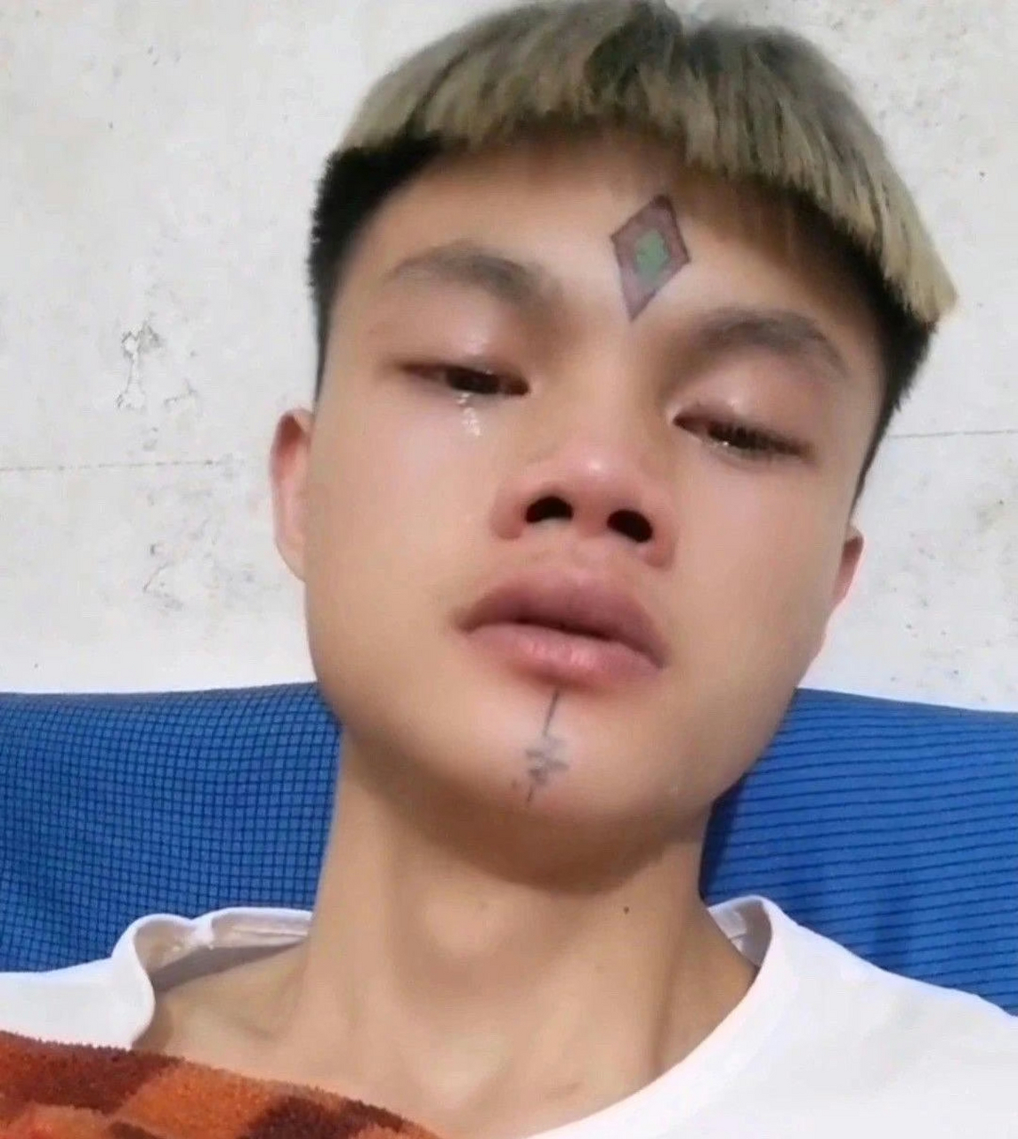 是什么能让精神小伙如此伤心欲绝?