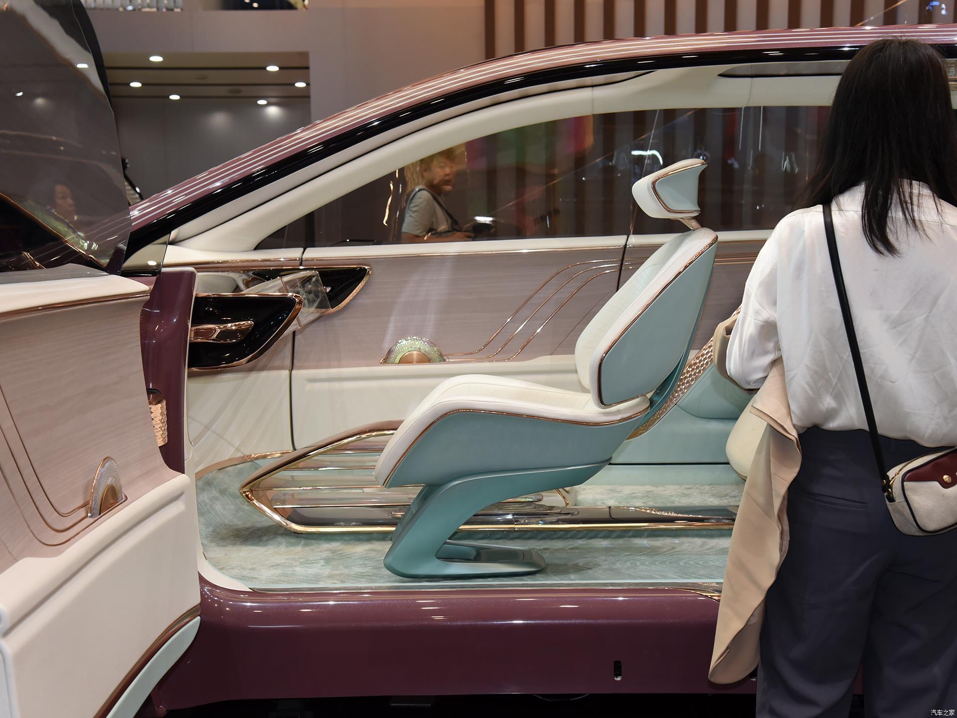 红旗e-ls概念车,造型新颖,没有方向盘,要走高端无人驾驶路线?