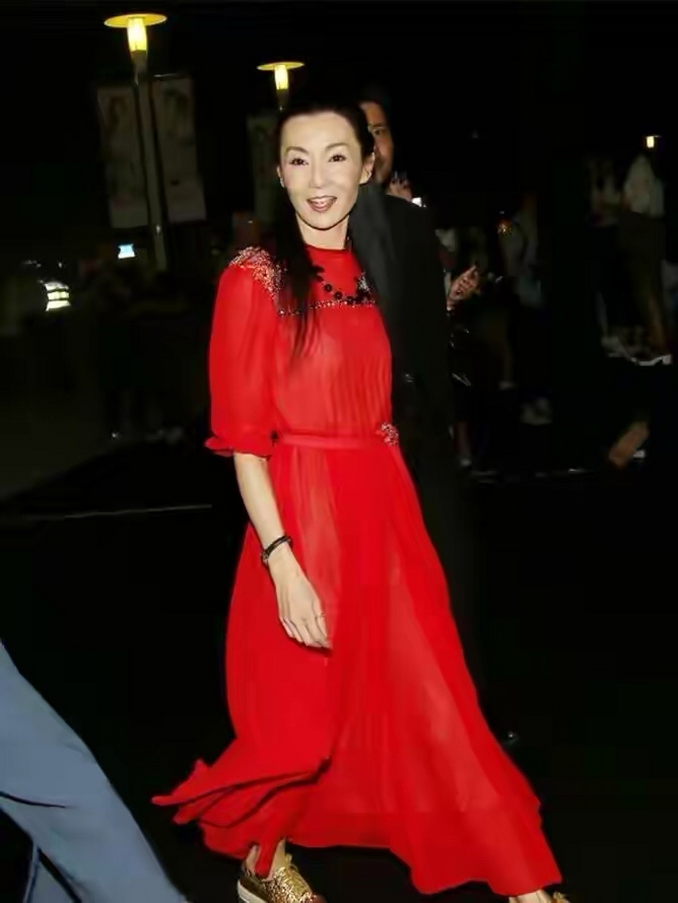 超级女神张曼玉,55岁美的太真实,一袭红色长裙惊艳全场!