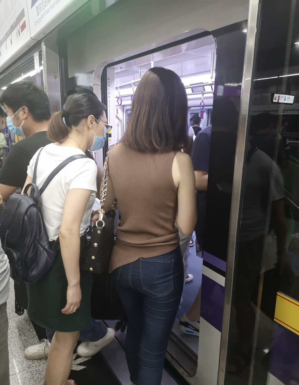挤地铁#时尚穿搭# #丝袜# #大长腿美女