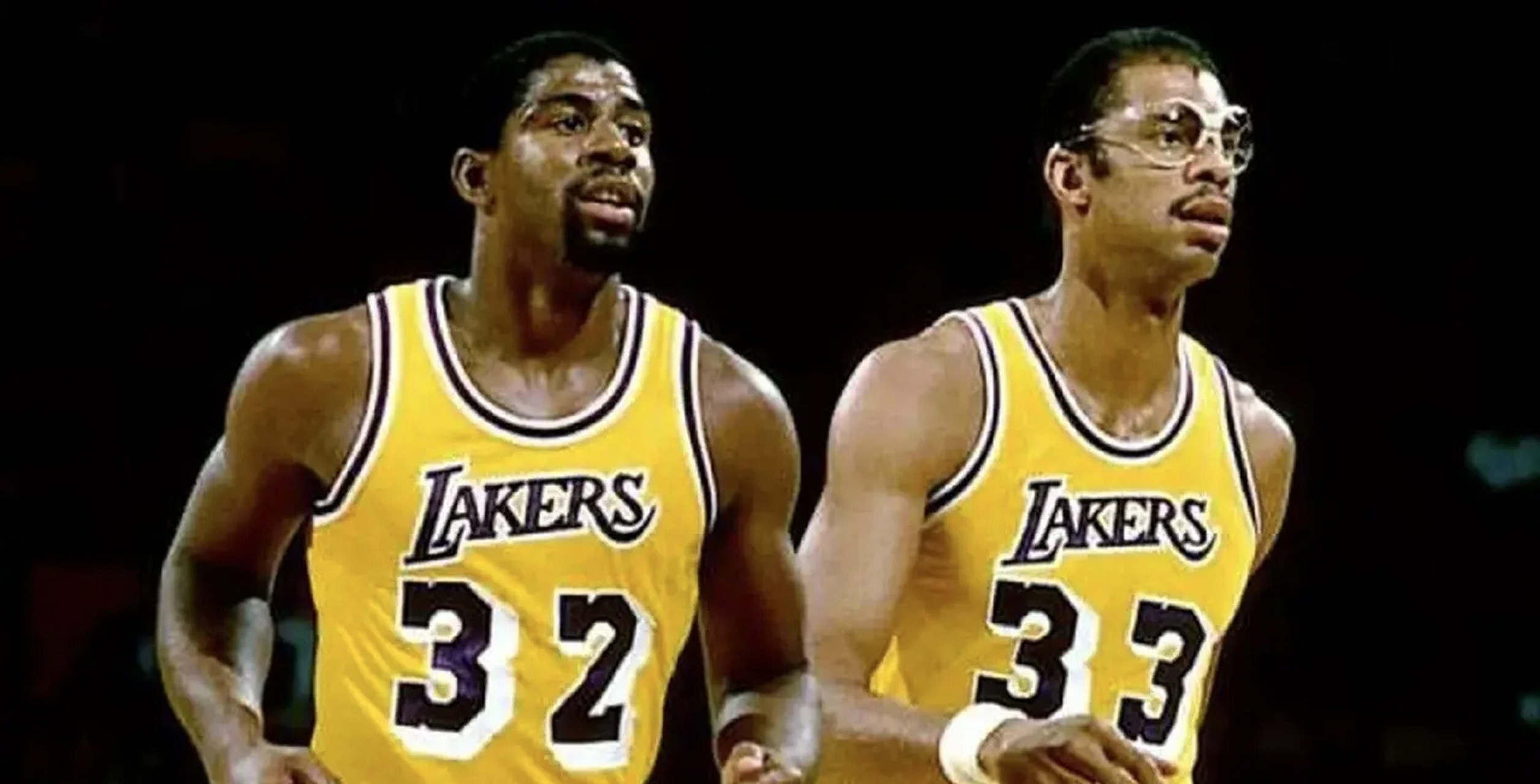 nba各年代第一人: 70年代:天勾-贾巴尔 80年代:魔术师-约翰逊 90年代