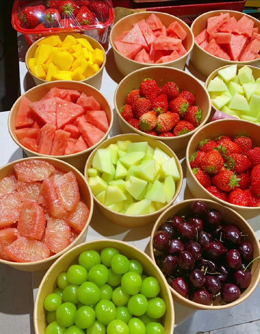 快乐的定义有很多 如果吃水果会很快乐的话 那么有人切水果会更幸福.