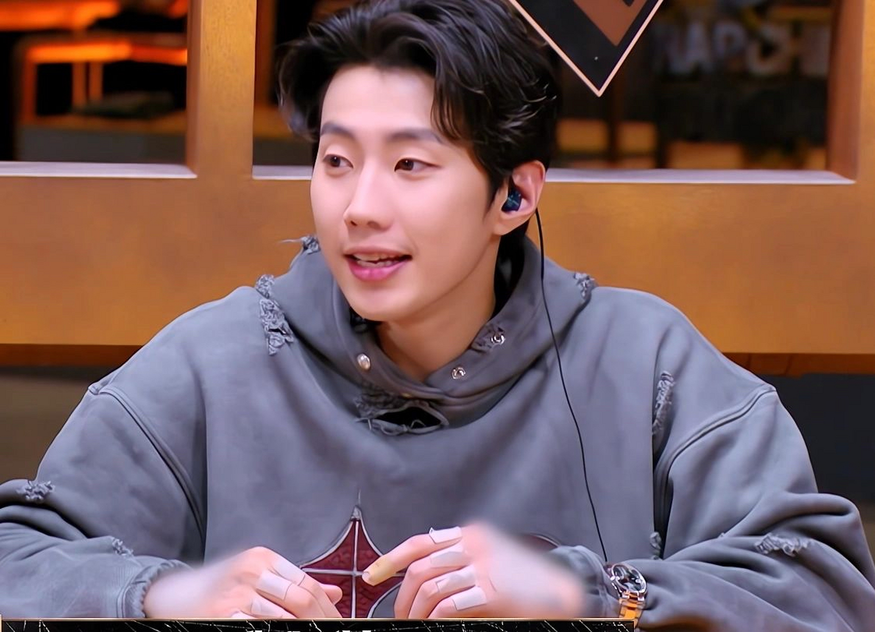 这么年轻帅气的朴宰范,来到内地都得走清纯保守风#说唱