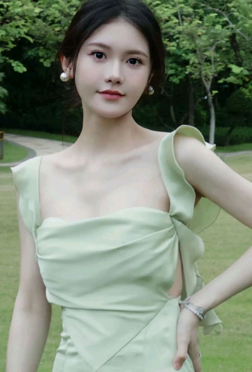 然而,小杨哥在社交平台上发声为妻子辟谣,并表示两