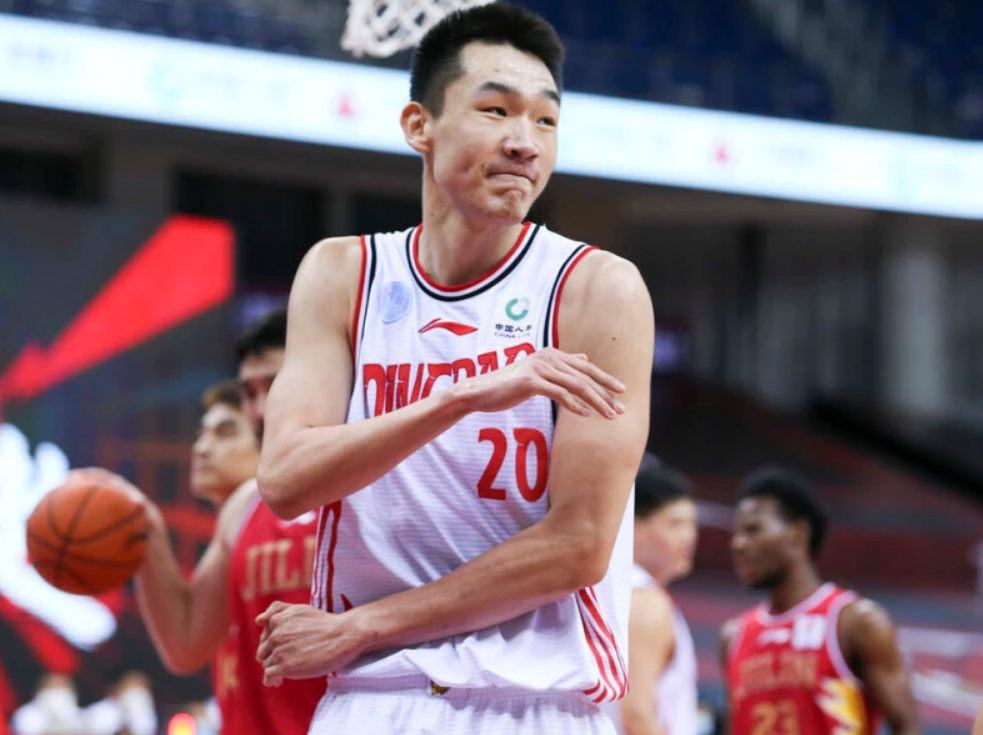 赵戌宏感谢胡明轩,广东男篮新队长热门诞生,杜锋任骏飞喜从天降