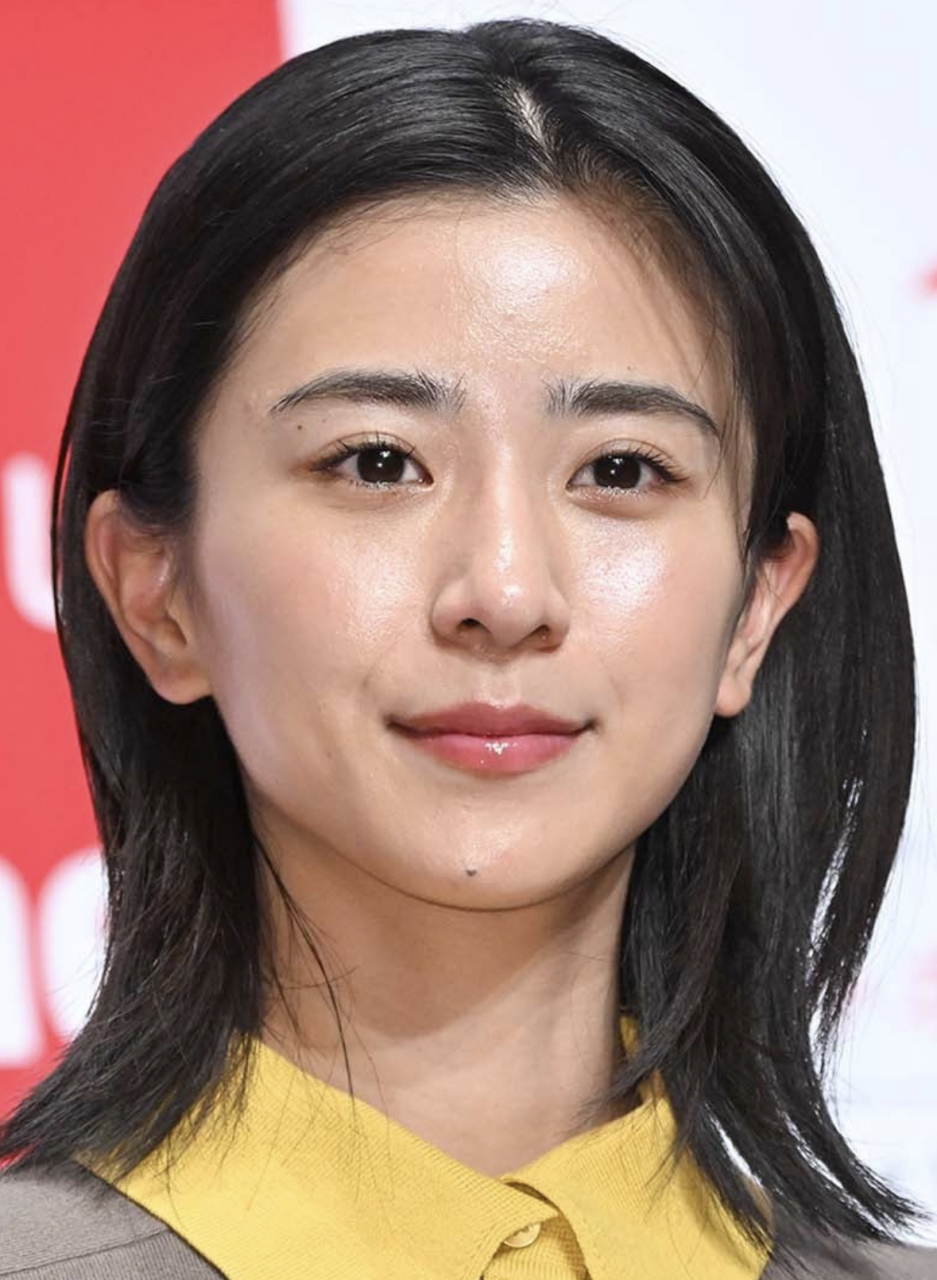 结菜身穿浴衣出现在活动现场时,让粉丝们兴奋不已的其实是她的短发