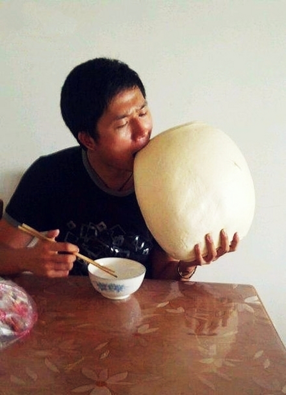 一个馒头顶三天.#搞笑内涵图