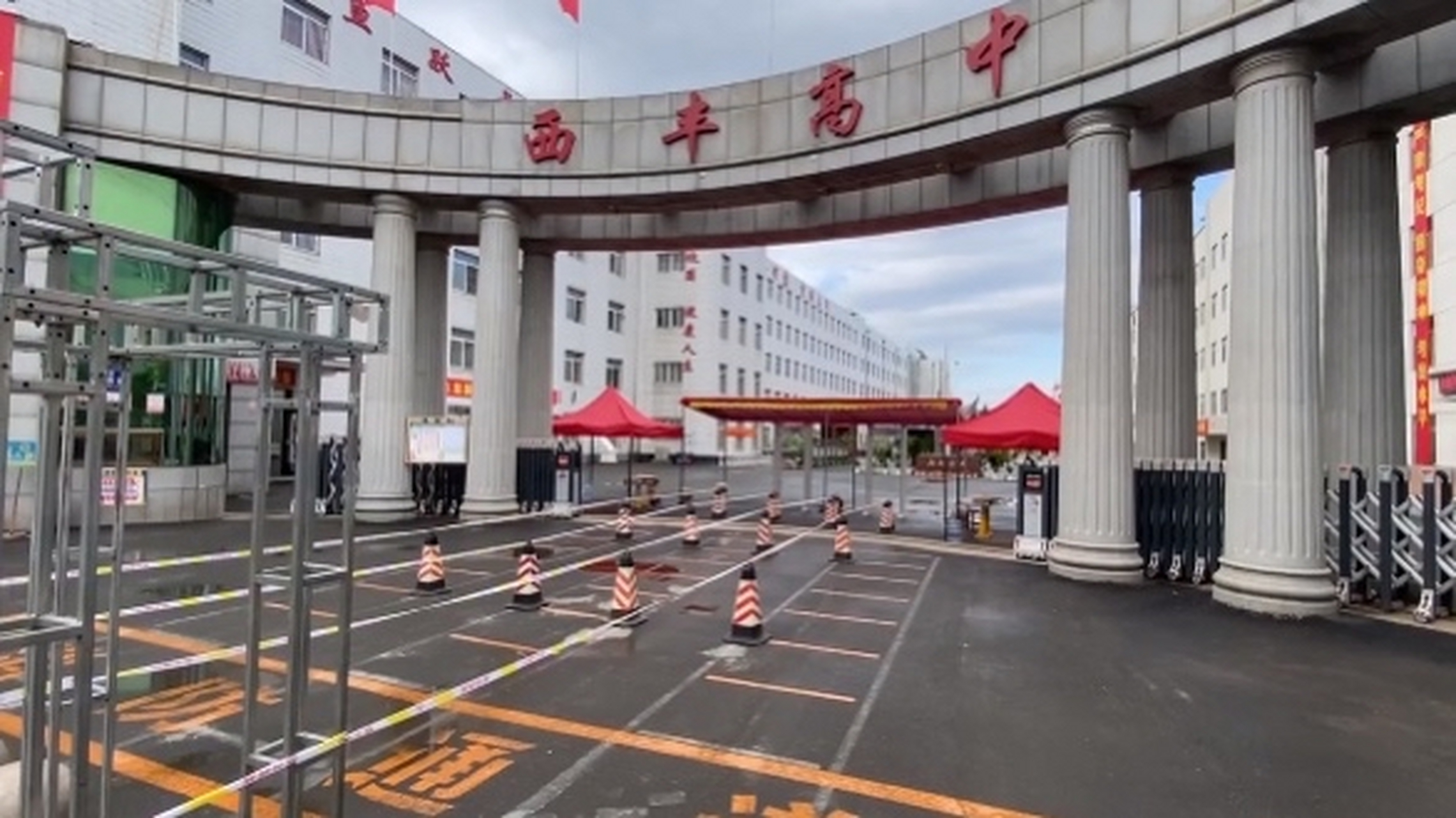 6月7日,县委书记吴炜深入西丰高中考点视察首日高考工作,要求各有关