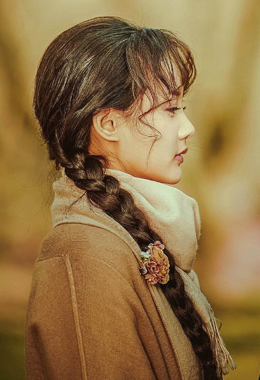 我觉得李一桐在半妖倾城这部剧里的造型可以用为森系写真的模板,而且