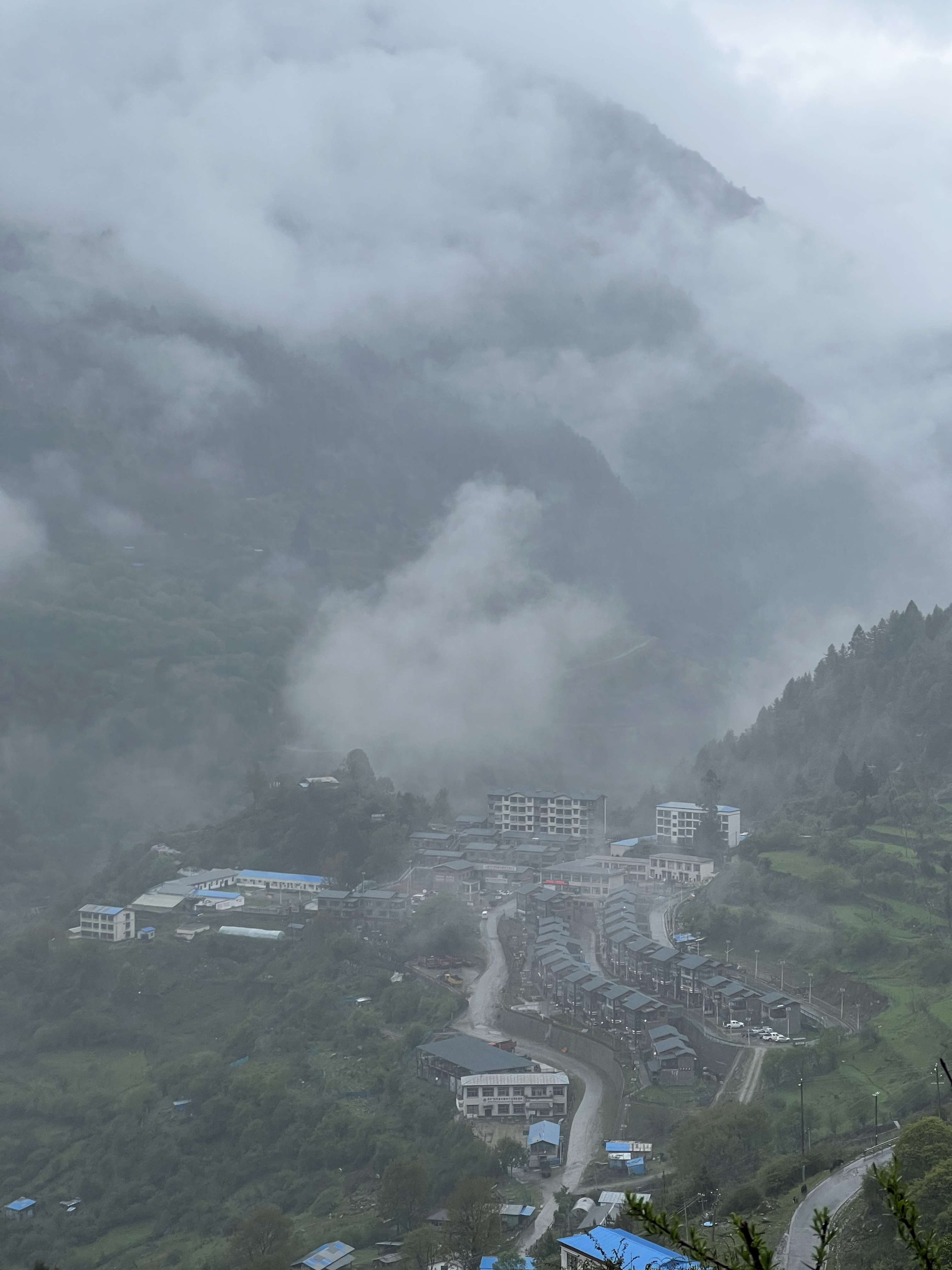 因为拉姆拉措来到加查县城