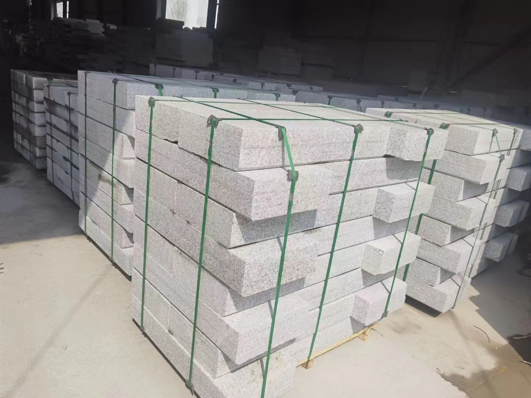 芝麻白刀切面路沿石,人行道路缘石