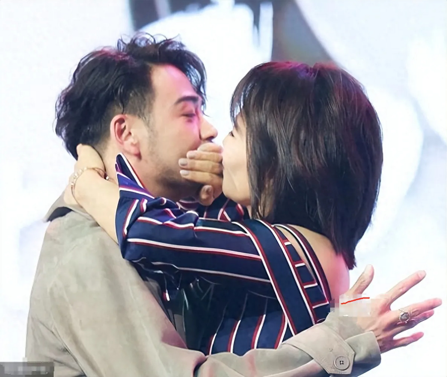 刘涛拍《欢乐颂》时,偷偷对小包总说:轻点亲我,我这口牙值一套房 在