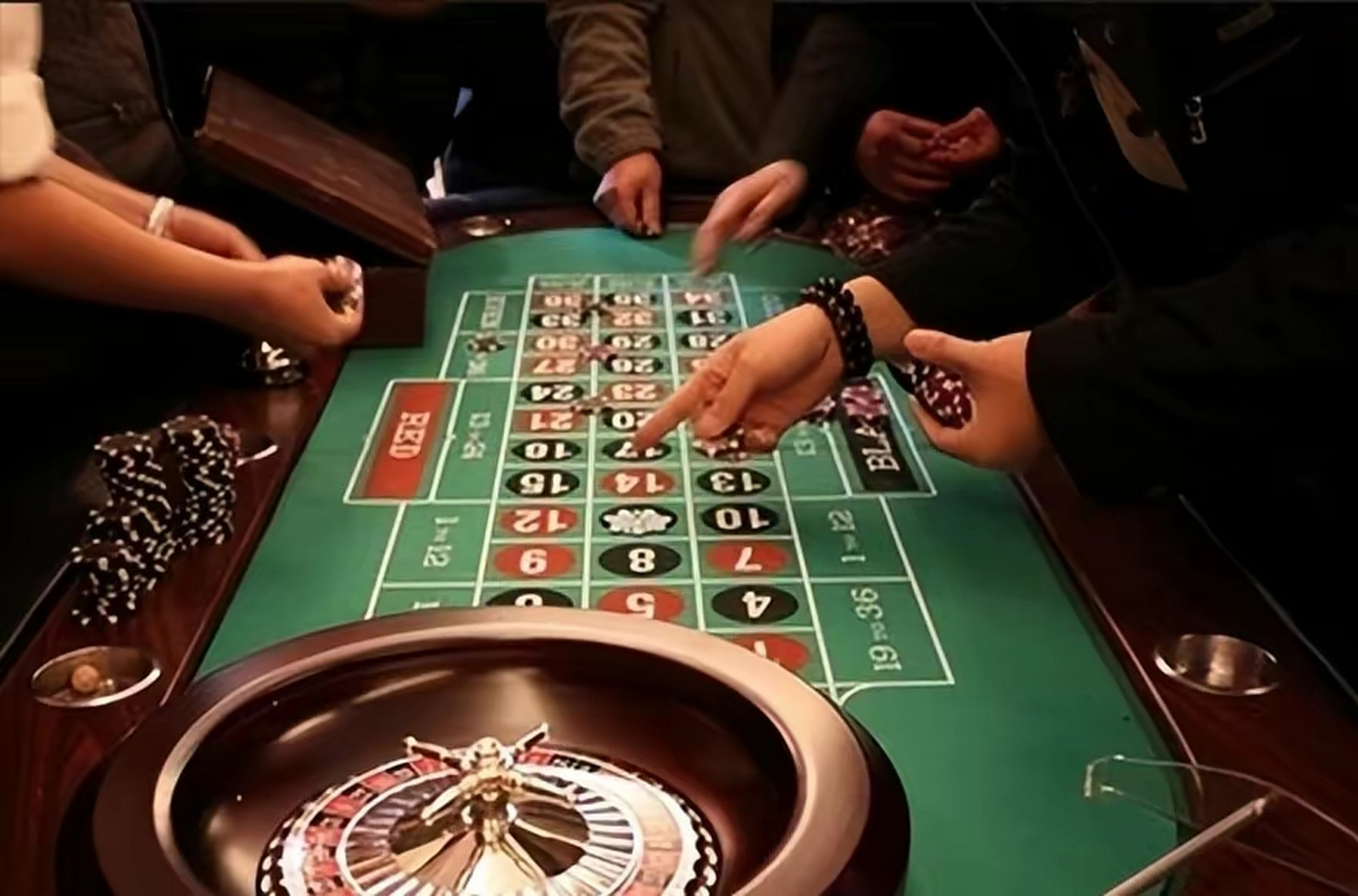 5亿,最终下场如何  吴迪,曾经是石家庄市黑社会中的一员,掌控了大量的