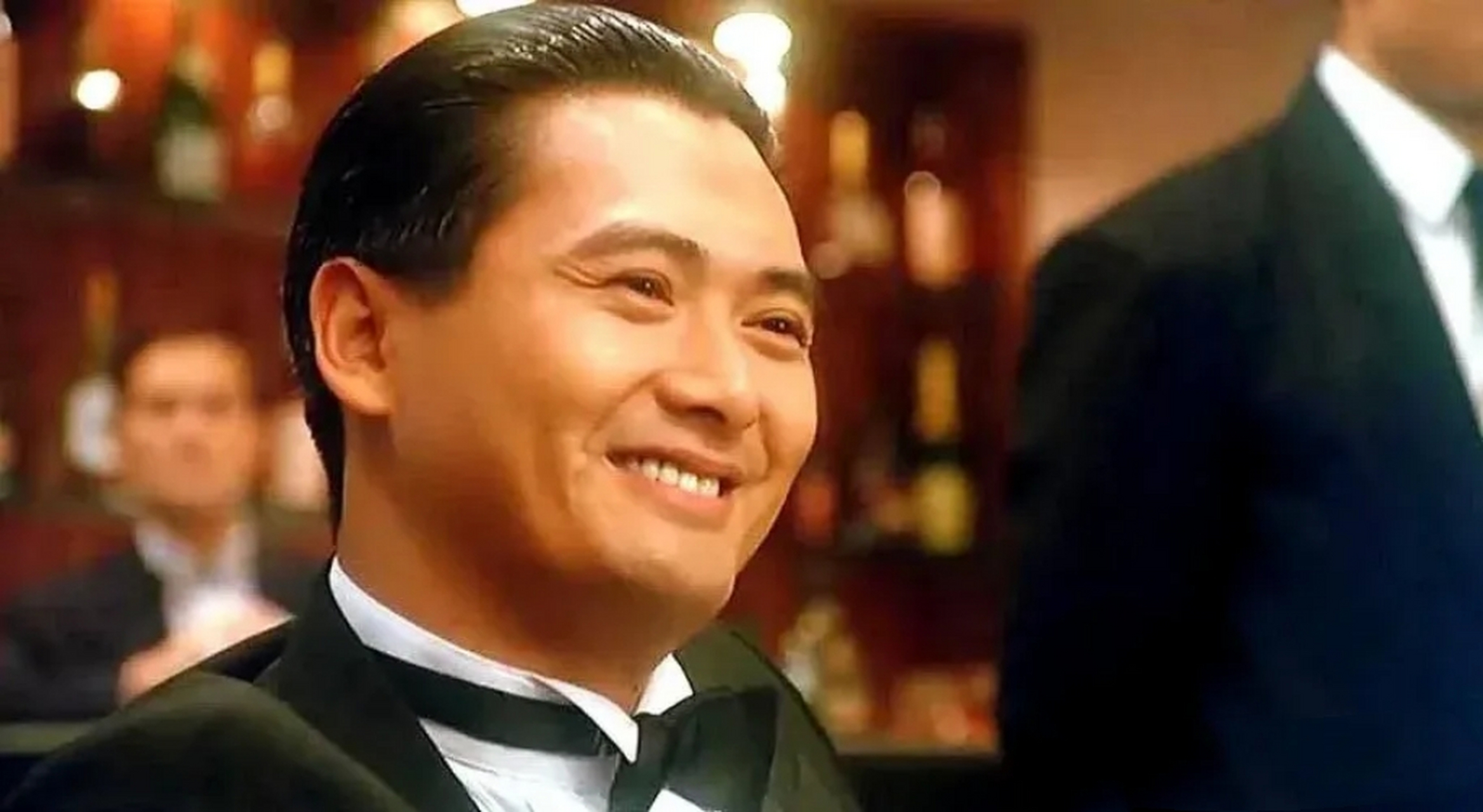 印象中,周润发出演的经典角色,一定要算上"赌神",出场音乐一响起