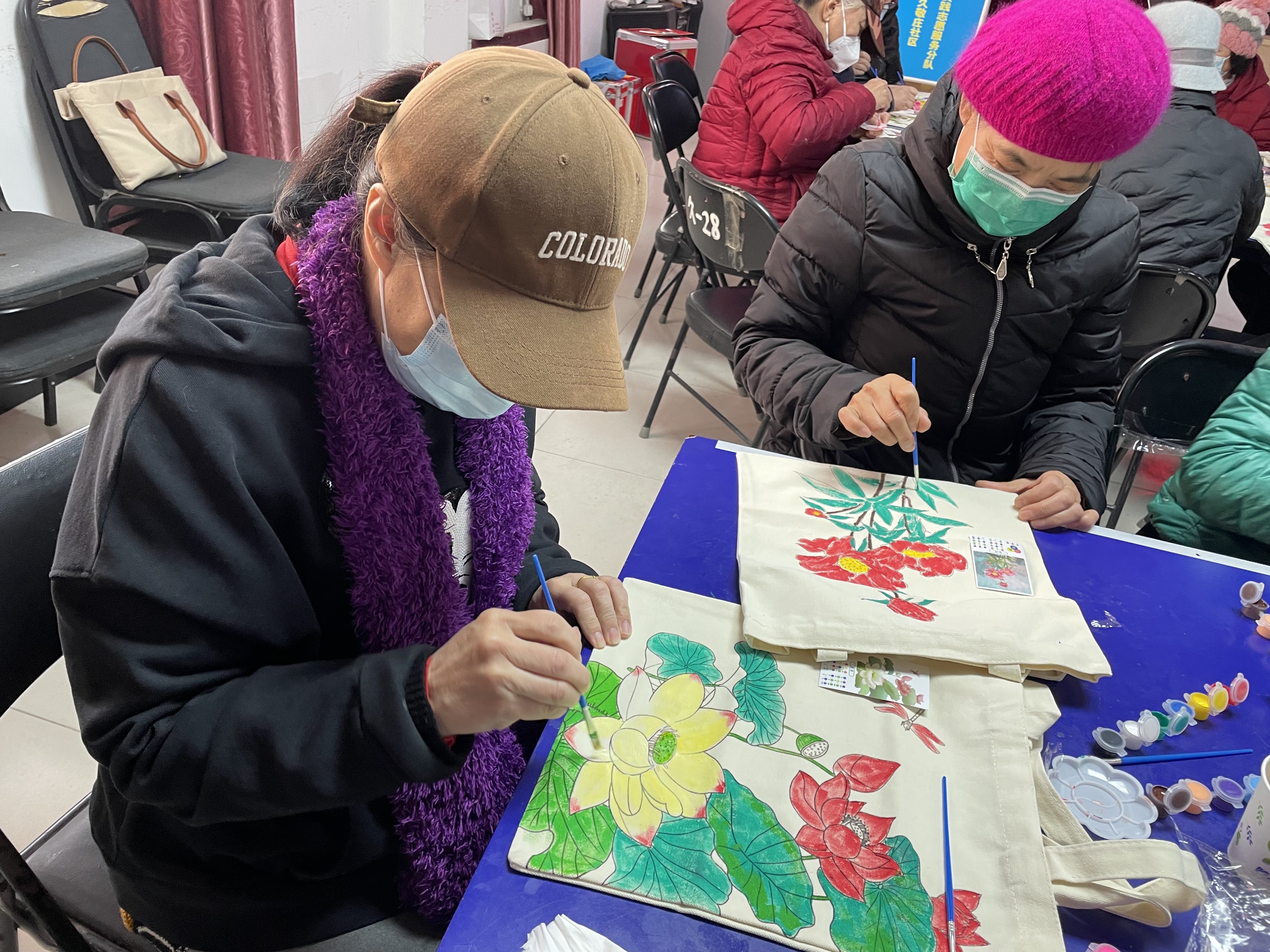 把爱"袋"回家|和义街道久敬庄社区开展手绘帆布袋创意活动