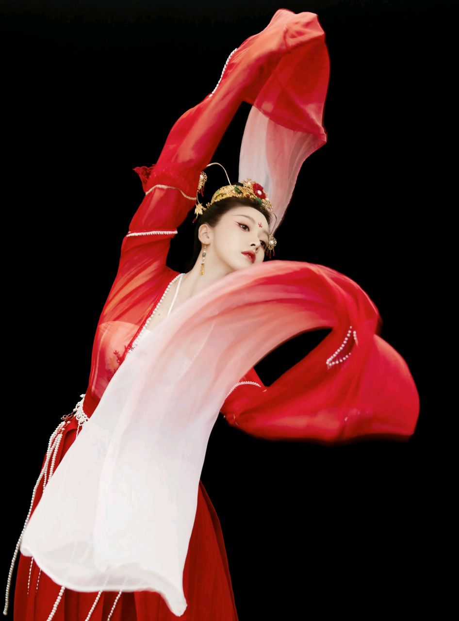 古典国风美人# #姜贞羽# #明星穿搭# 姜贞羽古风舞蹈造型