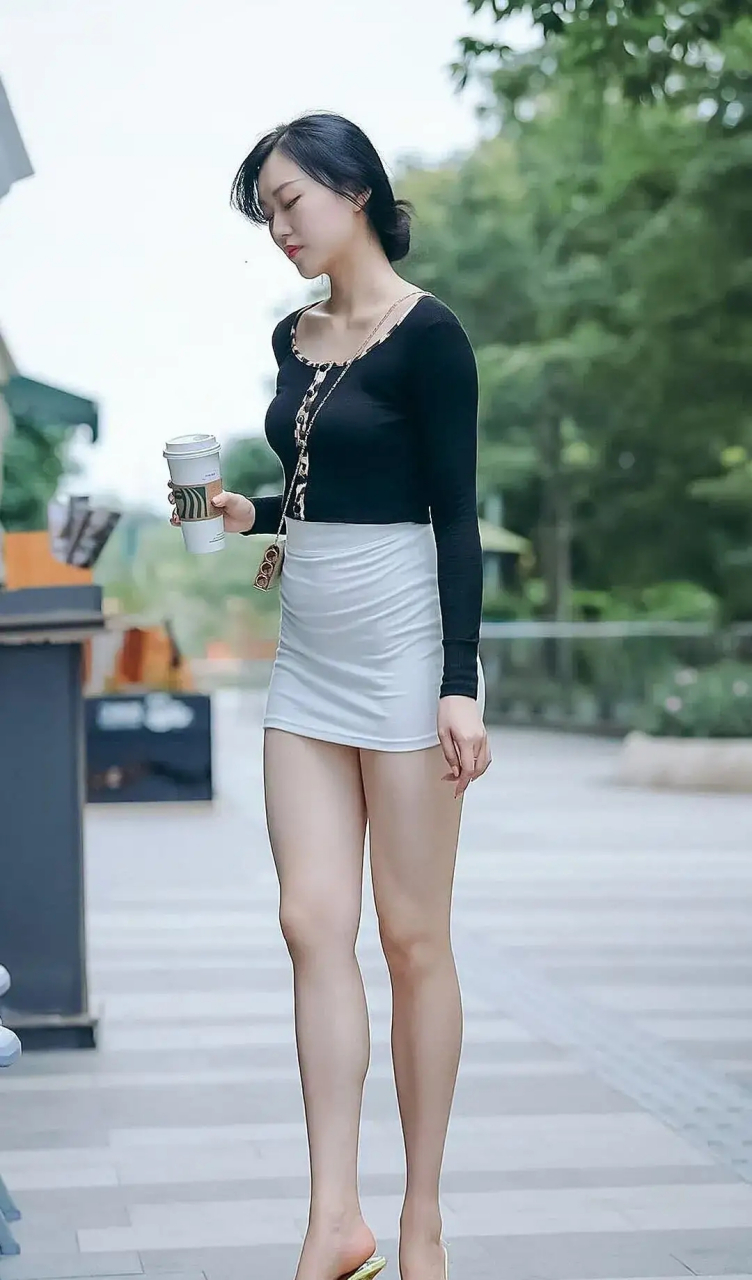 丈夫:夫妻的感情就像x,相交只有一个点--就是谈恋爱的时候,以后就越离