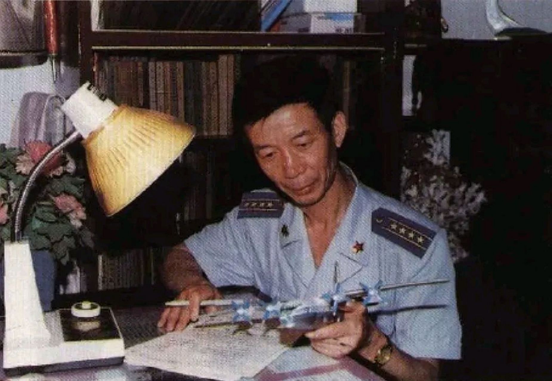 1993年9月8日,中国运-8c首席试飞员邹延龄,怀着沉重的心情给妻子写下