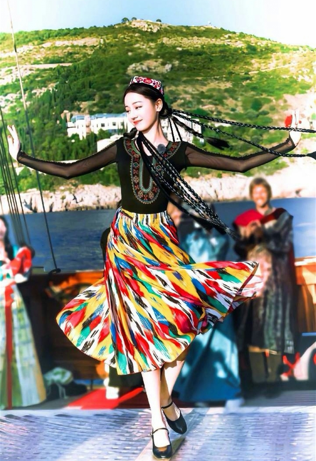 迪丽热巴跳新疆舞图片