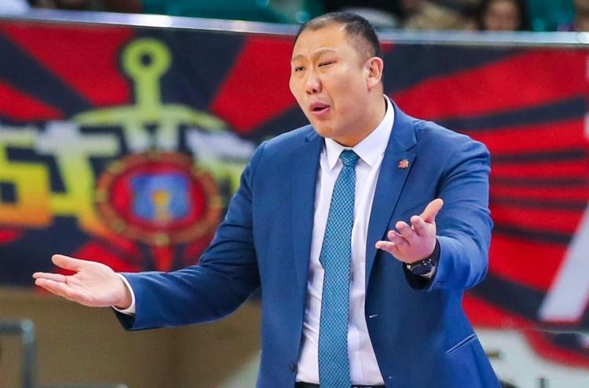 在cba总决赛第四场进行之时,山东男篮官方宣布球队将解雇前主教练王晗