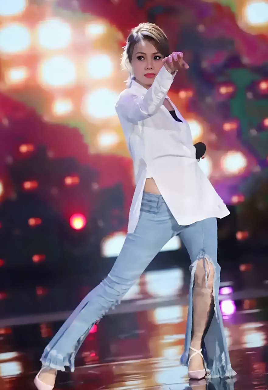 容祖儿这条牛仔裤太有个性了,既好看又凉快!